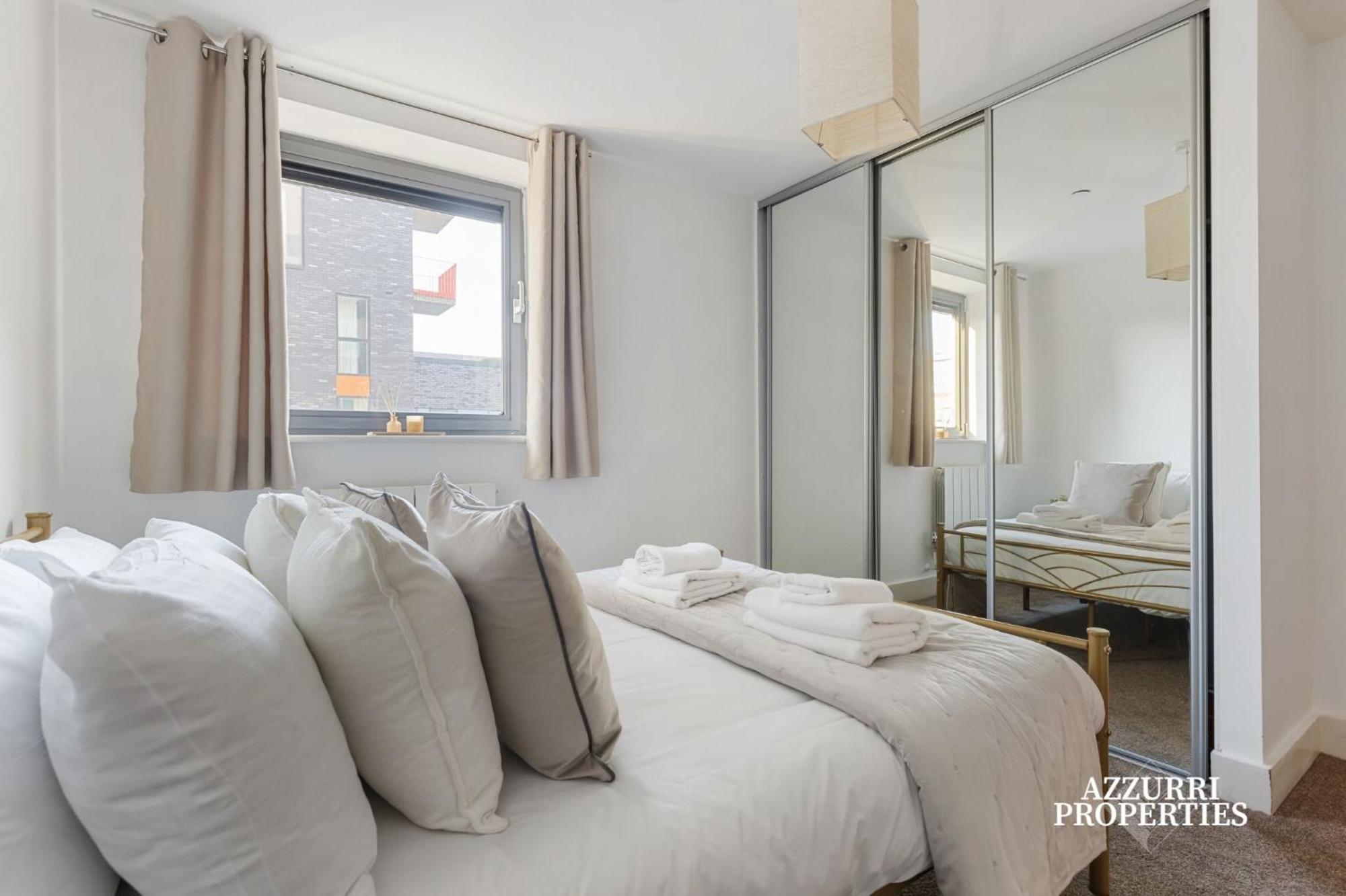 Monthly At Millharbour Londen